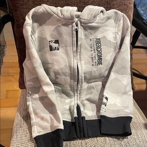 Abercrombie Boys Camo Hooded Zip Up Hoodie. Size 5/6